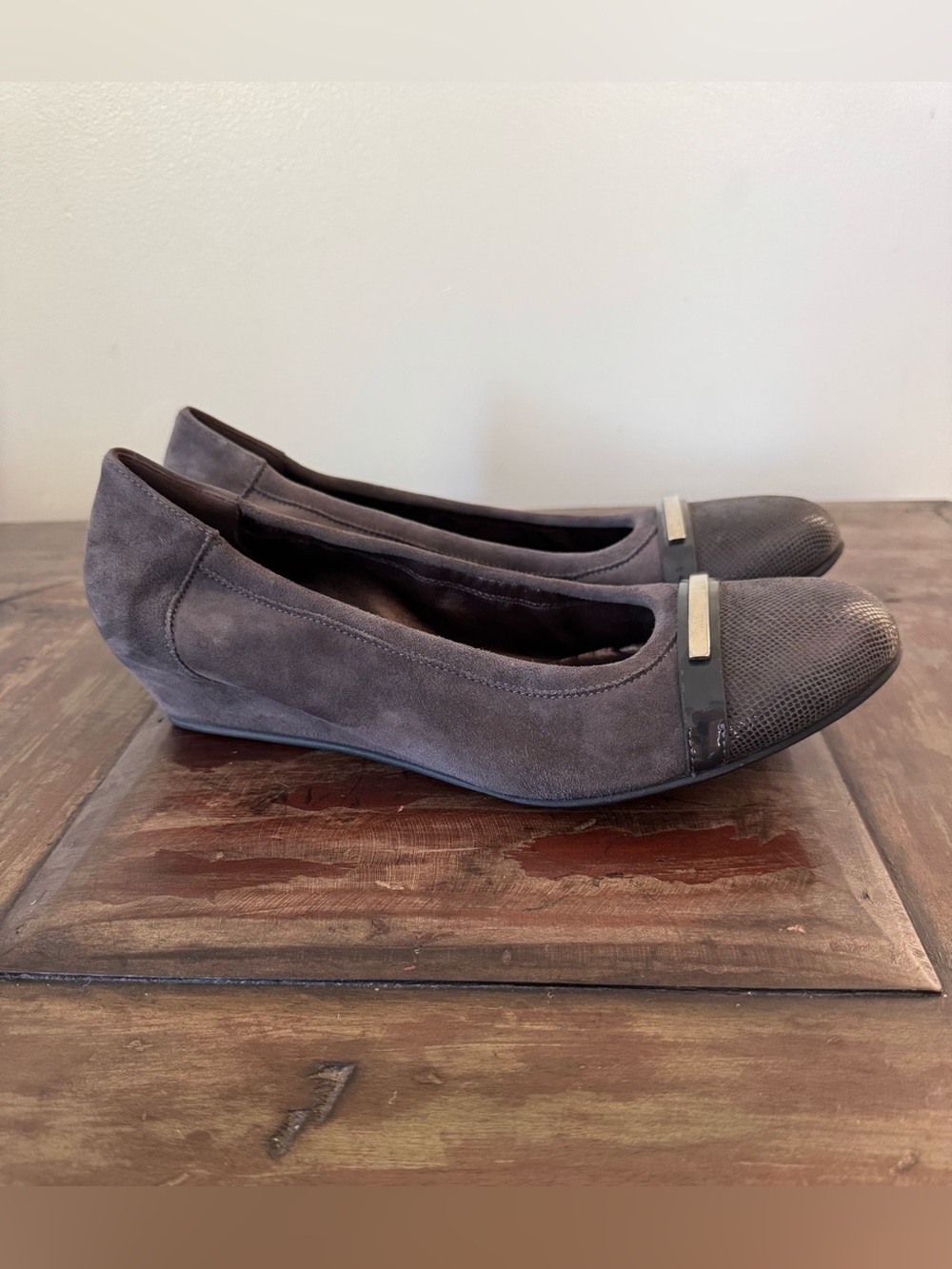 Attilio Giusti Leombruni suede snake cap toe slip on wedge pumps women’s 11.5